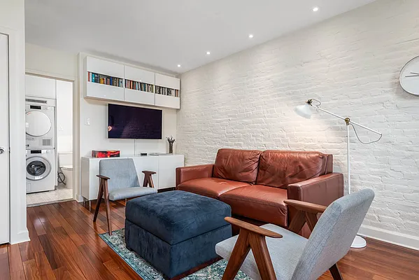 Rented by Dallien Realty Limited Liability Company | media 10