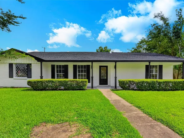 4820 Country Club Vw, Baytown, TX 77521