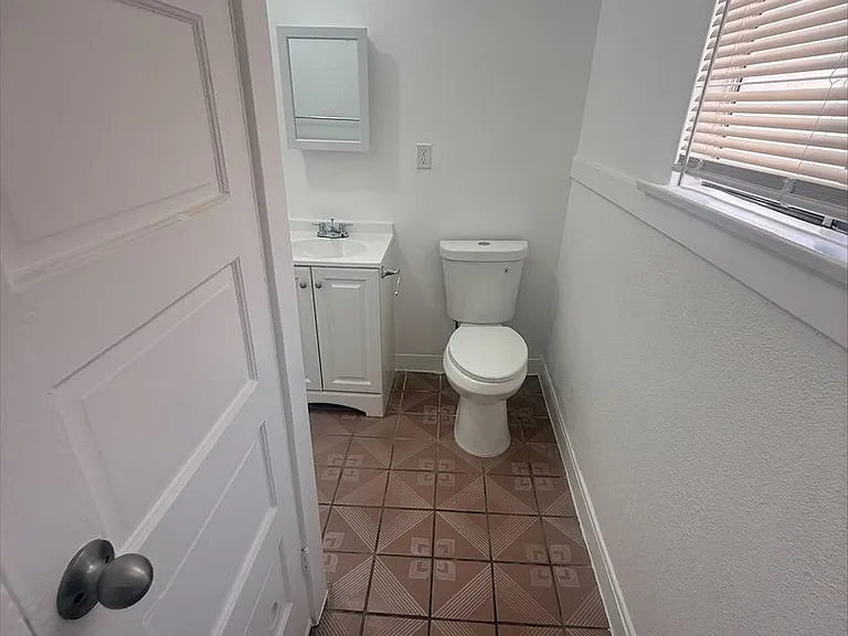 1210 Hoffman Ave — Photo 14