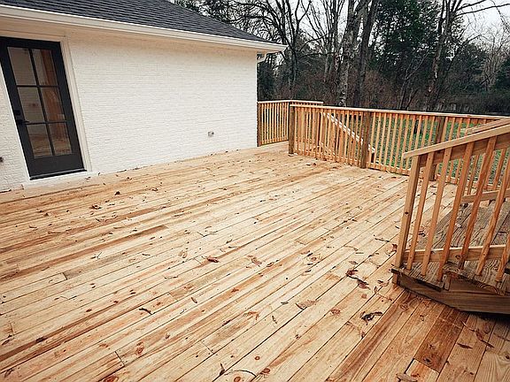 Deck with two entries. 