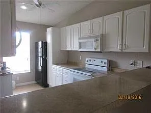 330 Lakewood Cir E #D Photo 1 330 Lakewood Cir E #D Photo 1