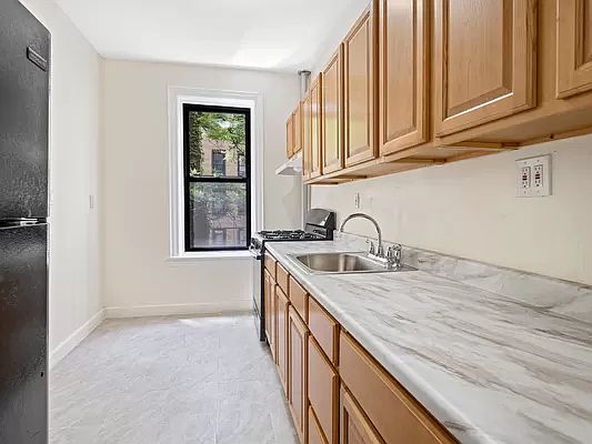 2nd image of 446 Kingston Ave APT B8