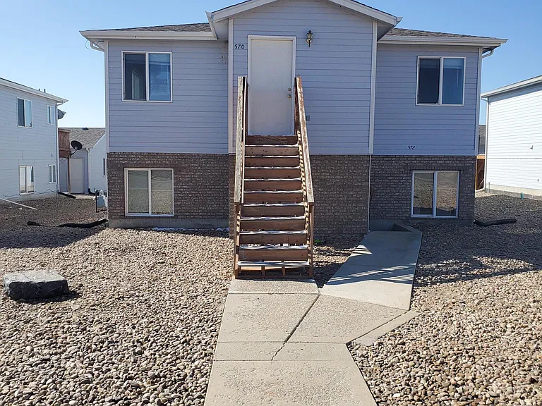 570 E Kipp Ave — Photo 9
