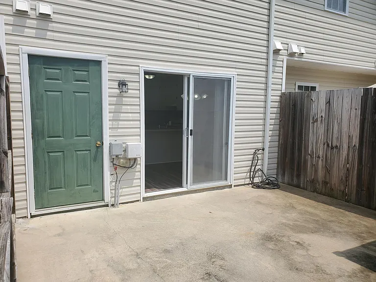 2315 Vineyard Dr #B4 — Photo 16