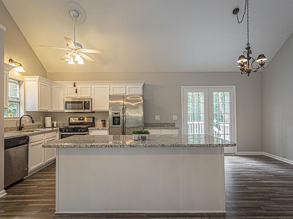 5th image of 114 Laguna Springs Dr