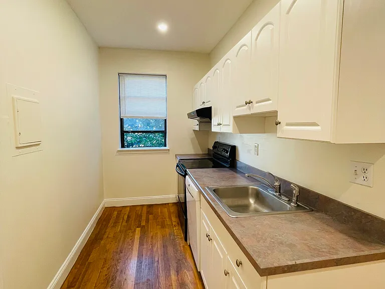 313 Summit Ave — Photo 2