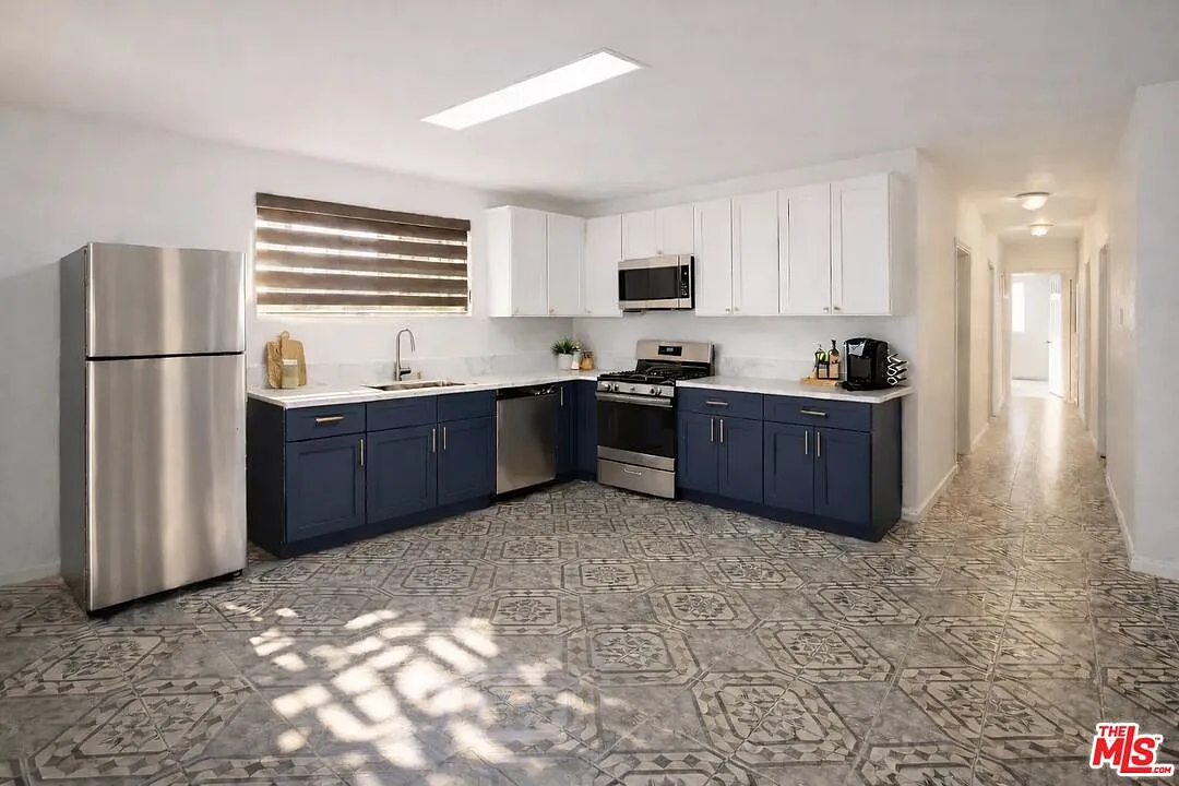 4 bed, 2.0 bath, 2000 sqft, $3,780 — Photo 1