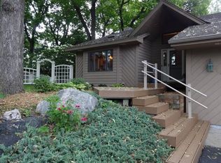 140 W Point Cir, Tonka Bay, MN 55331