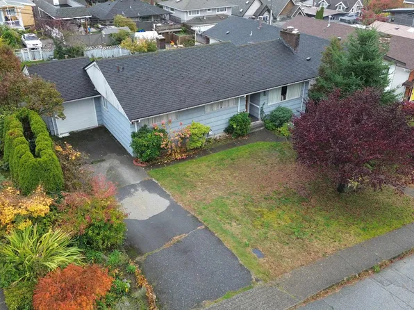 335 W 28th St, North Vancouver, BC V7N 2J2