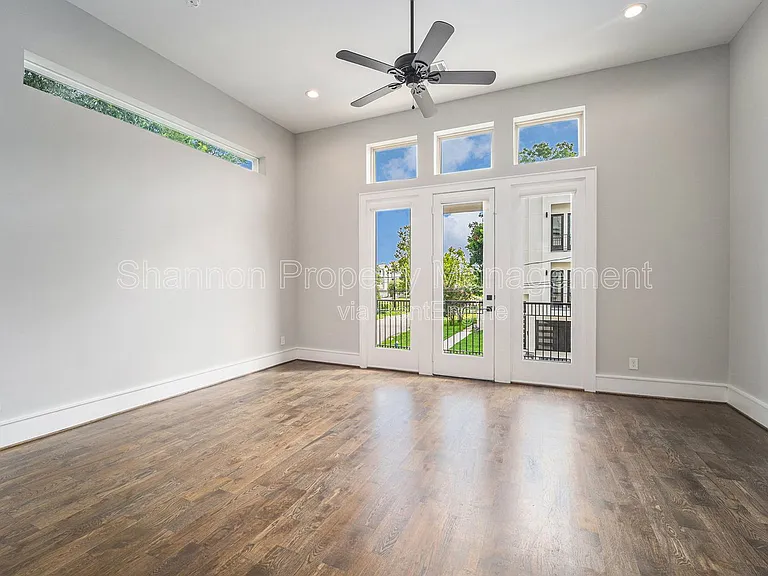 2221 Francis St — Photo 6