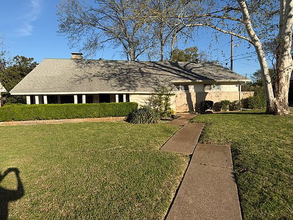 Front of house (covered porch)