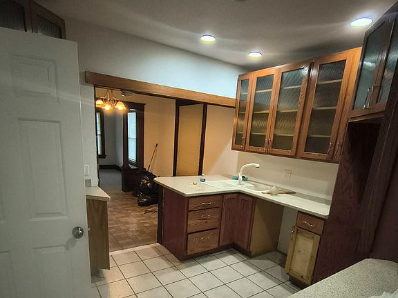 5th image of 220 Hanover St