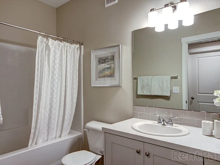 The Summit Apartments — Photo 18