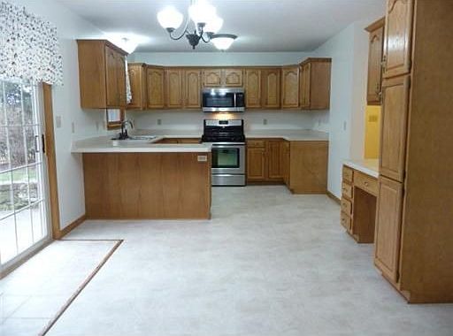 5th image of 108 Camelot Ct