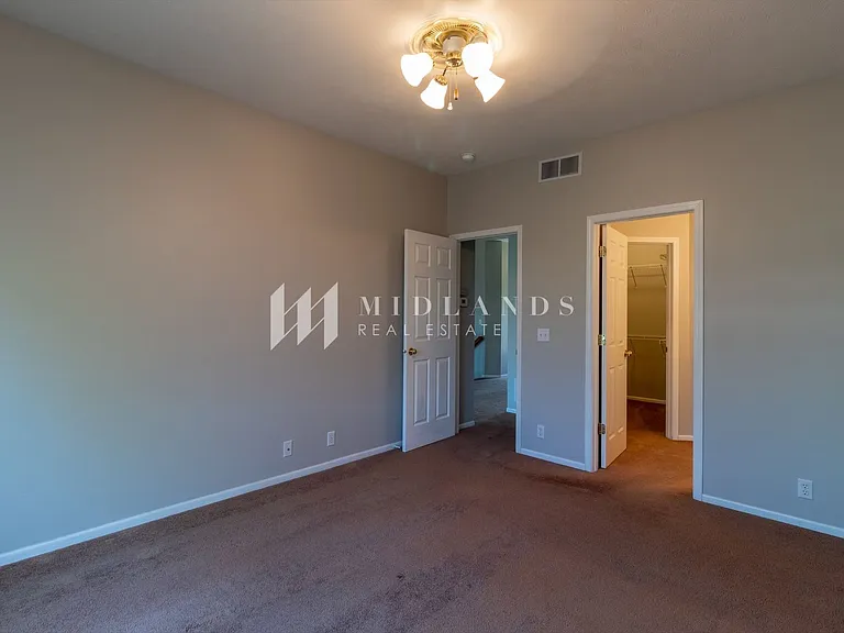 1007 Woodview Dr — Photo 2