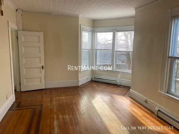 36 3rd St APT 3, Bangor, ME 04401