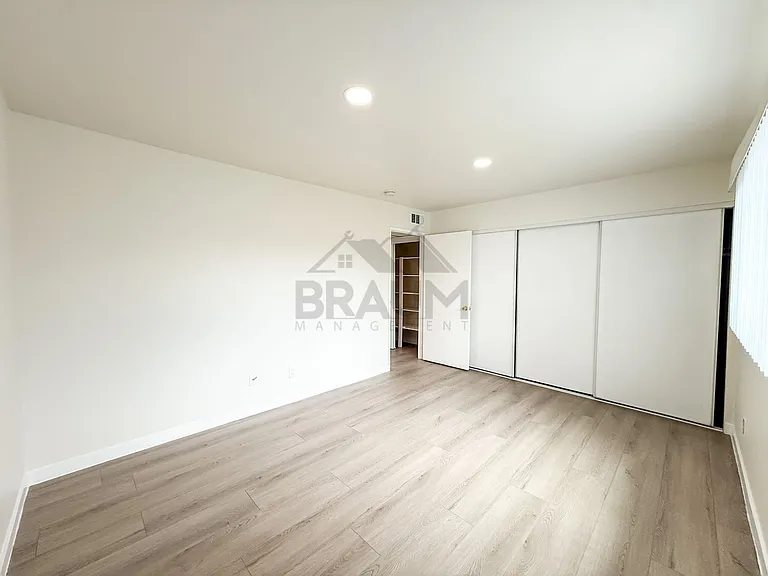 15000 BURBANK — Photo 7