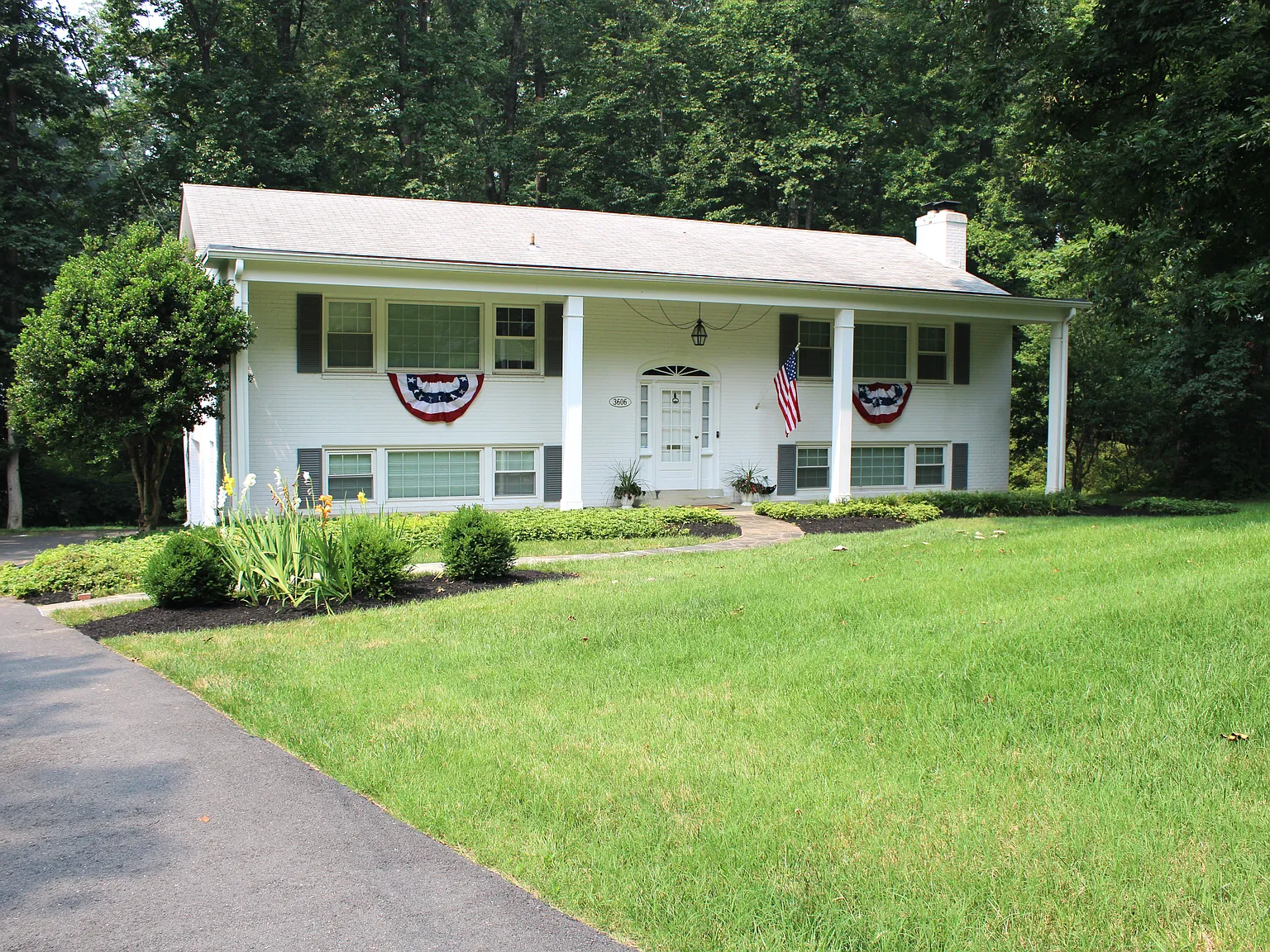 4 bed, 2680 sqft, $5,000 — Photo 2