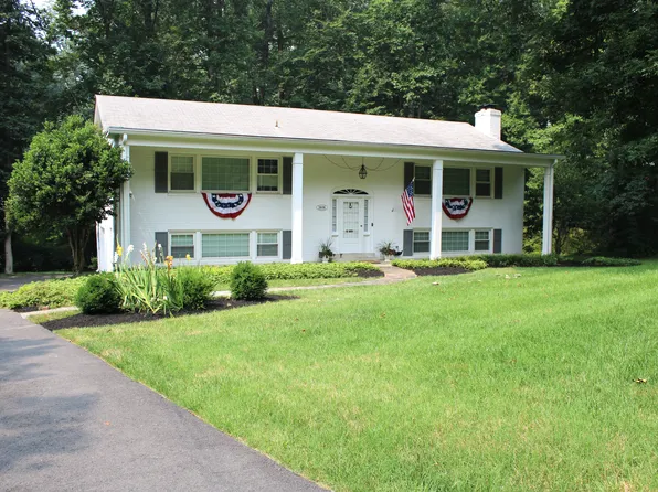 3606 Barkley Dr, Fairfax, VA 22031