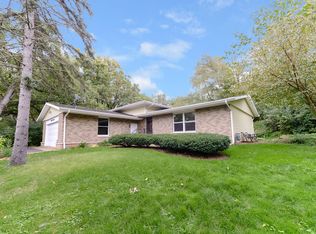 3311 Sherwood Forest Dr, Spring Grove, IL 60081