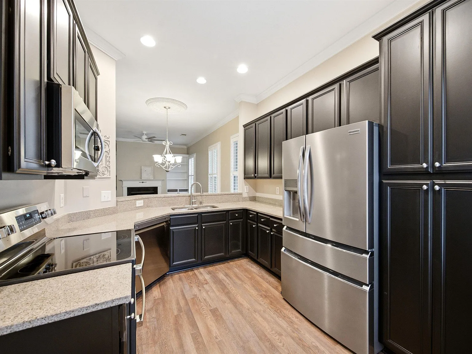3 bed, 1826 sqft, $3,000 — Photo 3