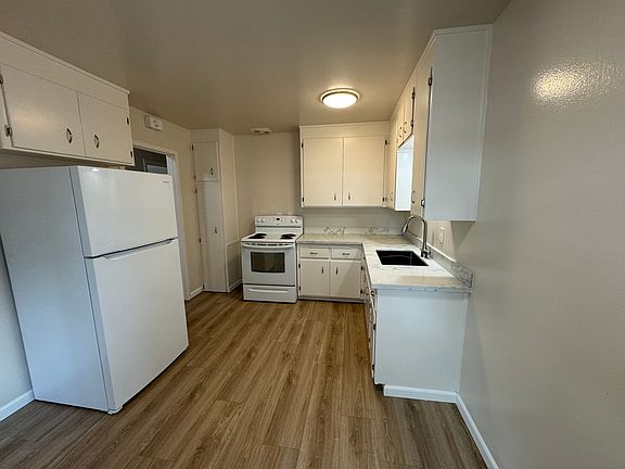 5th image of 940 Miller Ave