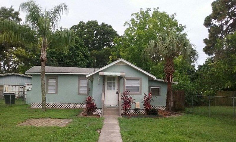1st image of 2048 27th Ave N