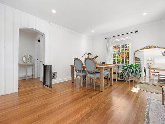 3rd image of 17 Auburn St