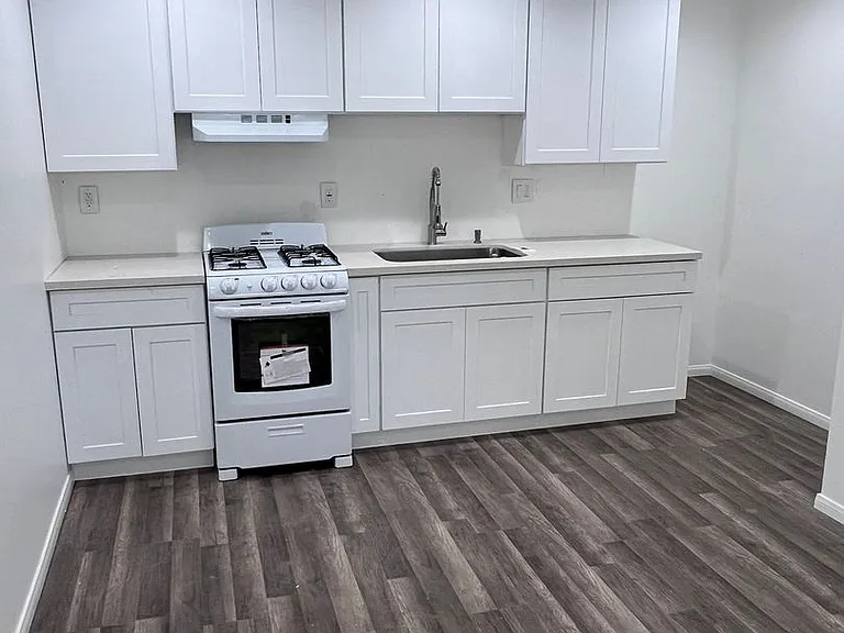 2458 Chestnut Ave — Photo 6