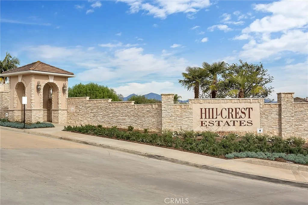 4 bed, 3352 sqft, $7,500 — Photo 2