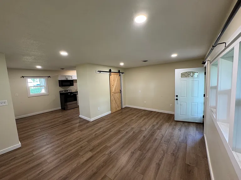 615 N Zimmer Rd — Photo 2