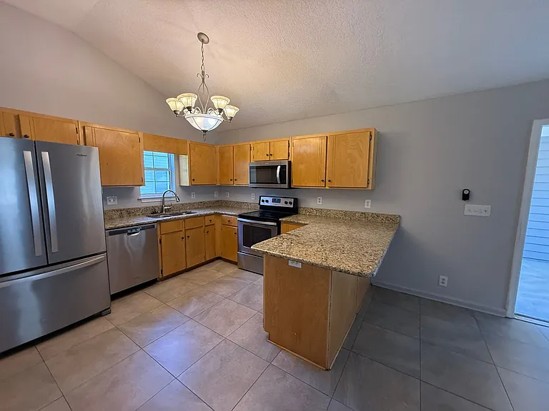 115 Lake Wisteria Ct — Photo 5