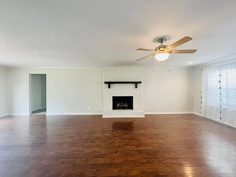 223 Raintree Ln — Photo 5