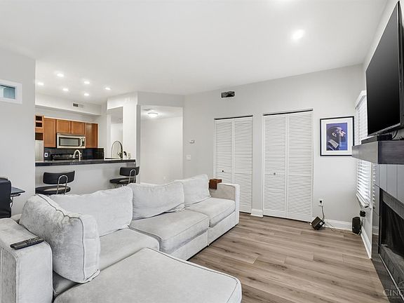 5th image of 933 Auburnview Dr