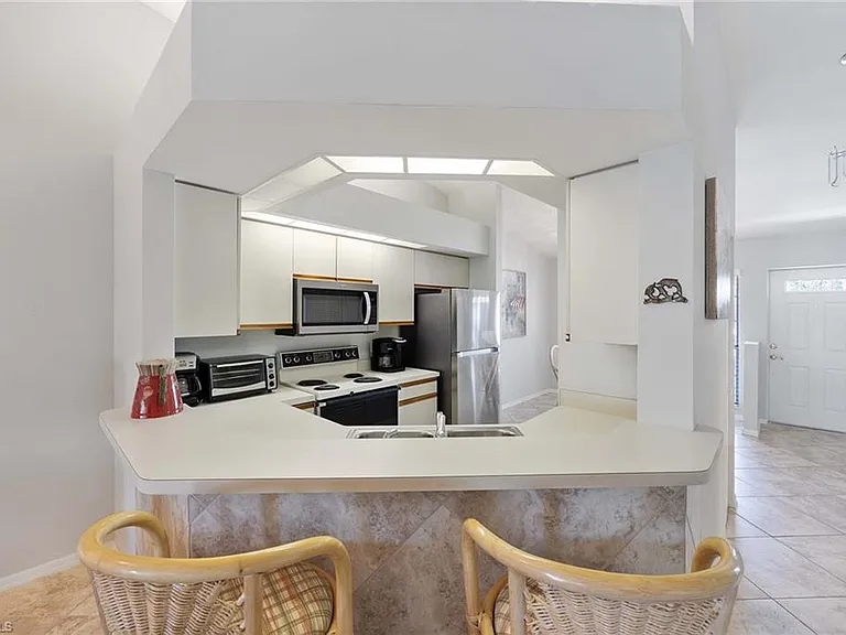 822 Gulf Pavillion Dr #202 — Photo 9