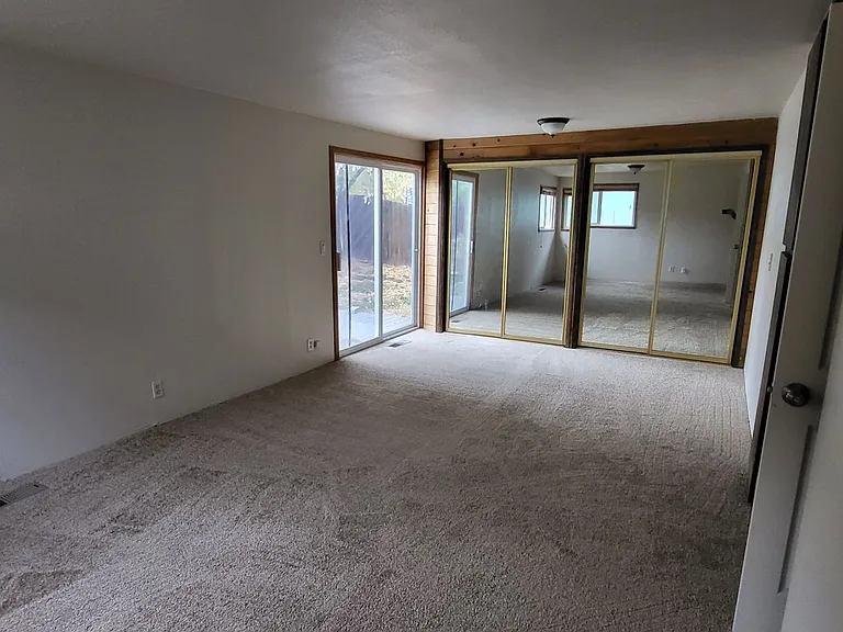 1322 NW Baltimore Ave — Photo 9