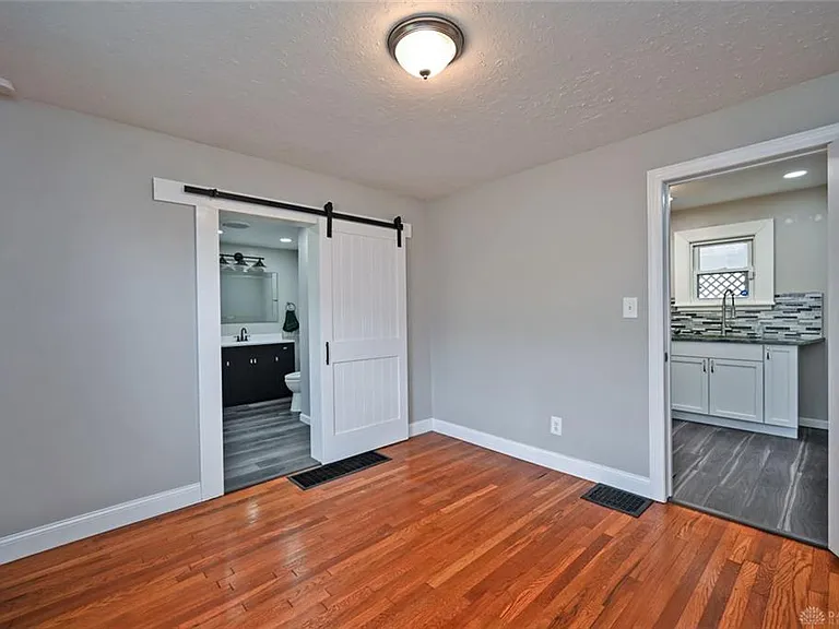 2368 Fauver Ave — Photo 17