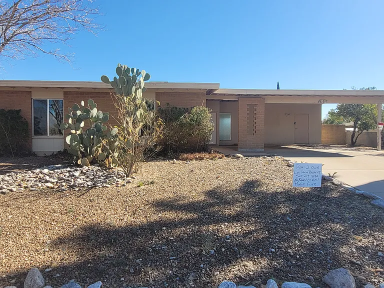 550 N Gollob Rd — Photo 2