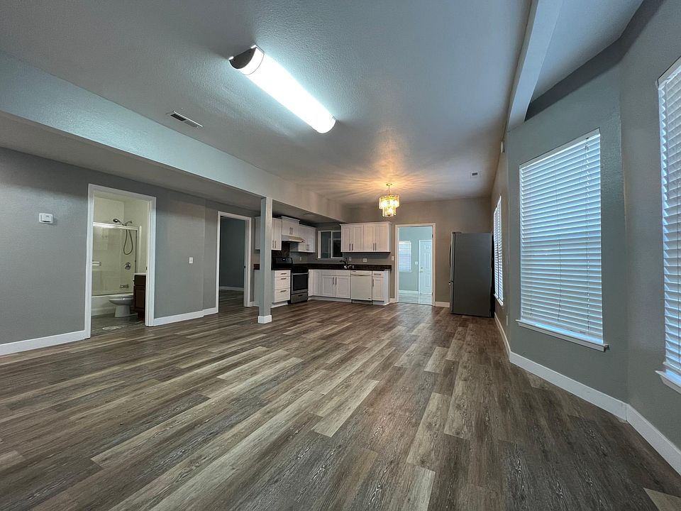 Living room opening space to the kitchen