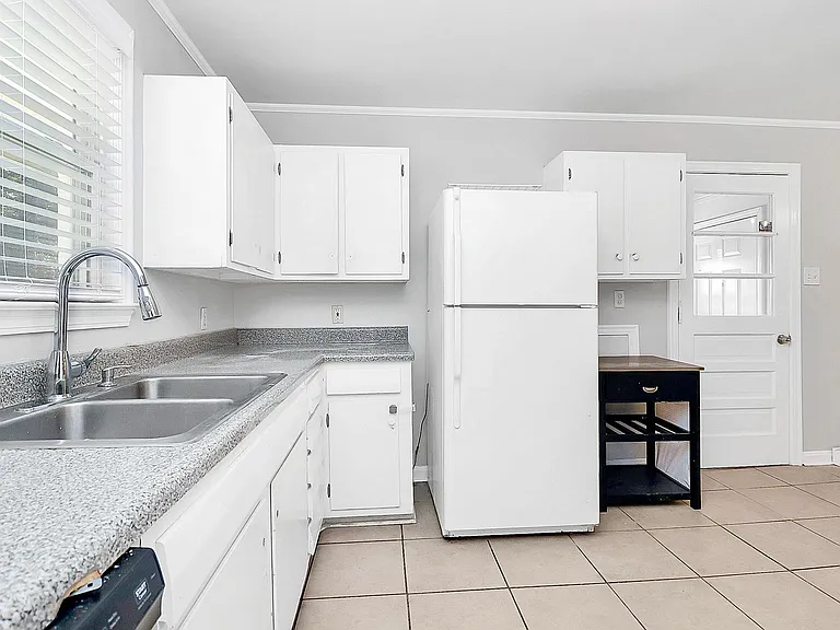 228 Seneca Pl — Photo 10
