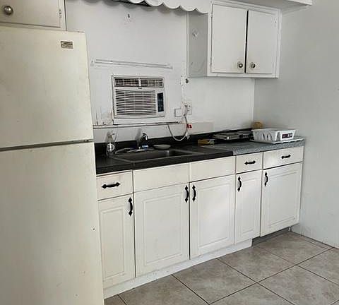 5th image of 80 NE 48th St #C