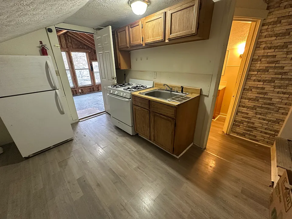 227 King St #3