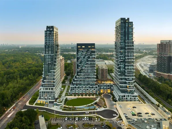 20 Inn On The Park Dr, Toronto, ON