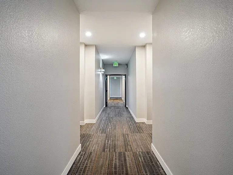 Meridian Hollywood — Photo 13