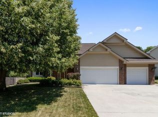 10637 Forest Ave, Clive, IA 50325