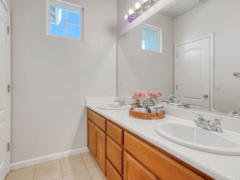 262 W Country Club Dr — Photo 17