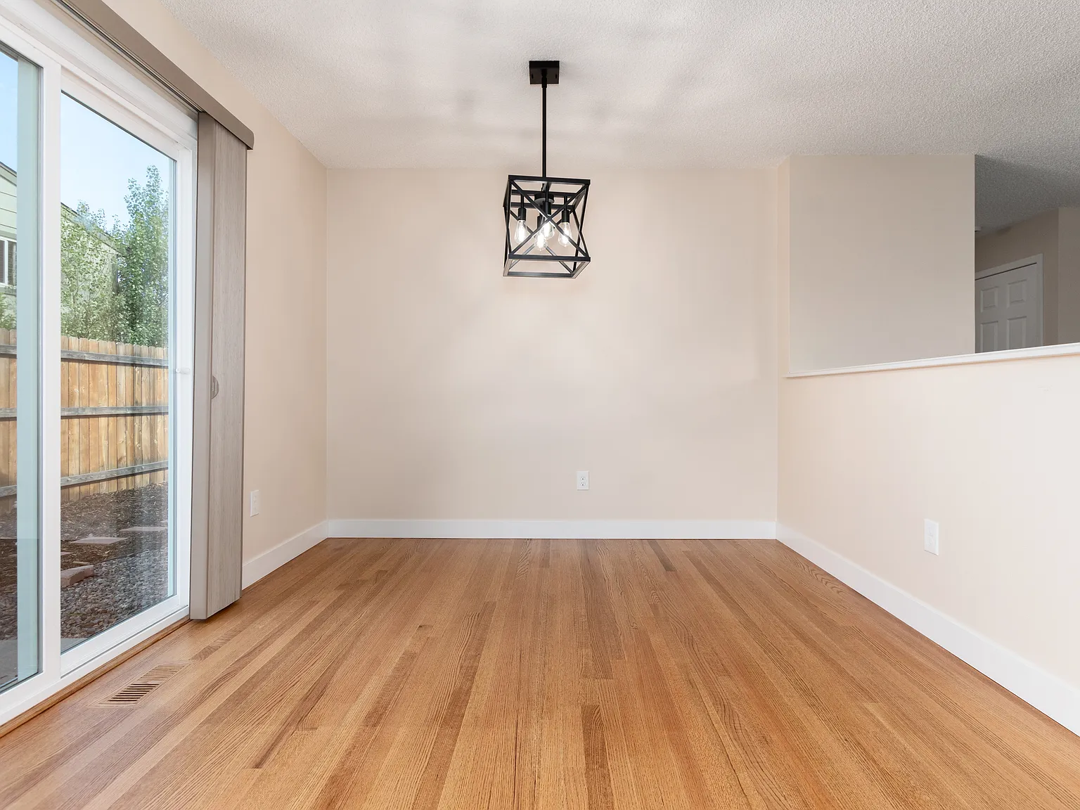 4 bed, 1875 sqft, $2,795 — Photo 3