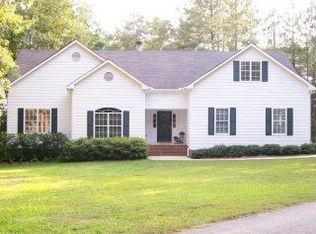 136 Overlook Dr, Hull, GA 30646