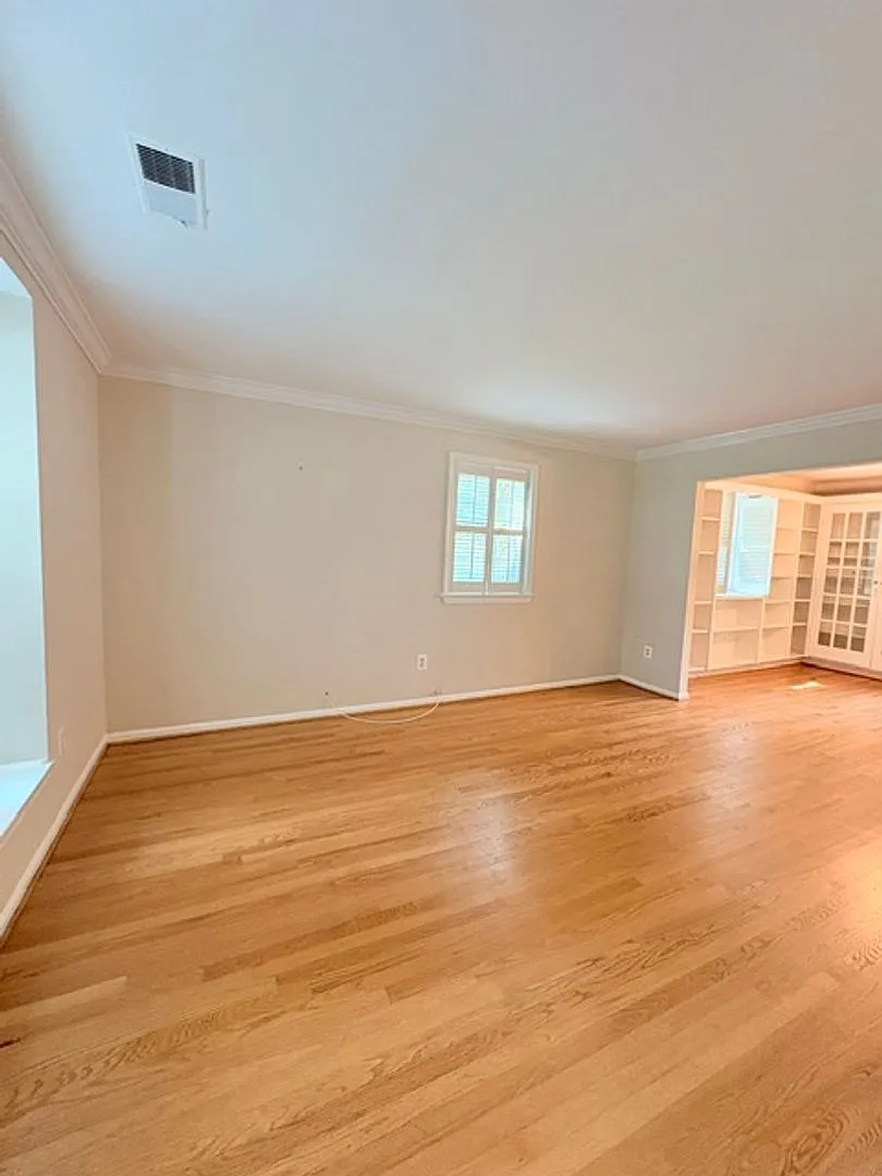 Fabulous Sun Splashed 3 BR, 2.5 BA Townhome in Kenwood Forest! — Photo 2