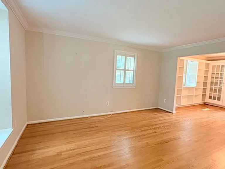 6718 Kenwood Forest Ln — Photo 2
